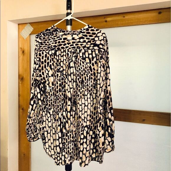CALVIN Klein Animal Print Rollup Long Sleeve Blouse / Sz L - Picture 5 of 7